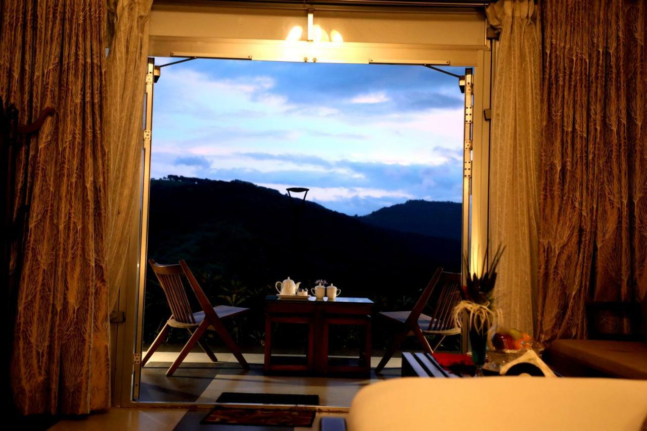 Sunnys World Hotel ปูเน่ ภายนอก รูปภาพ