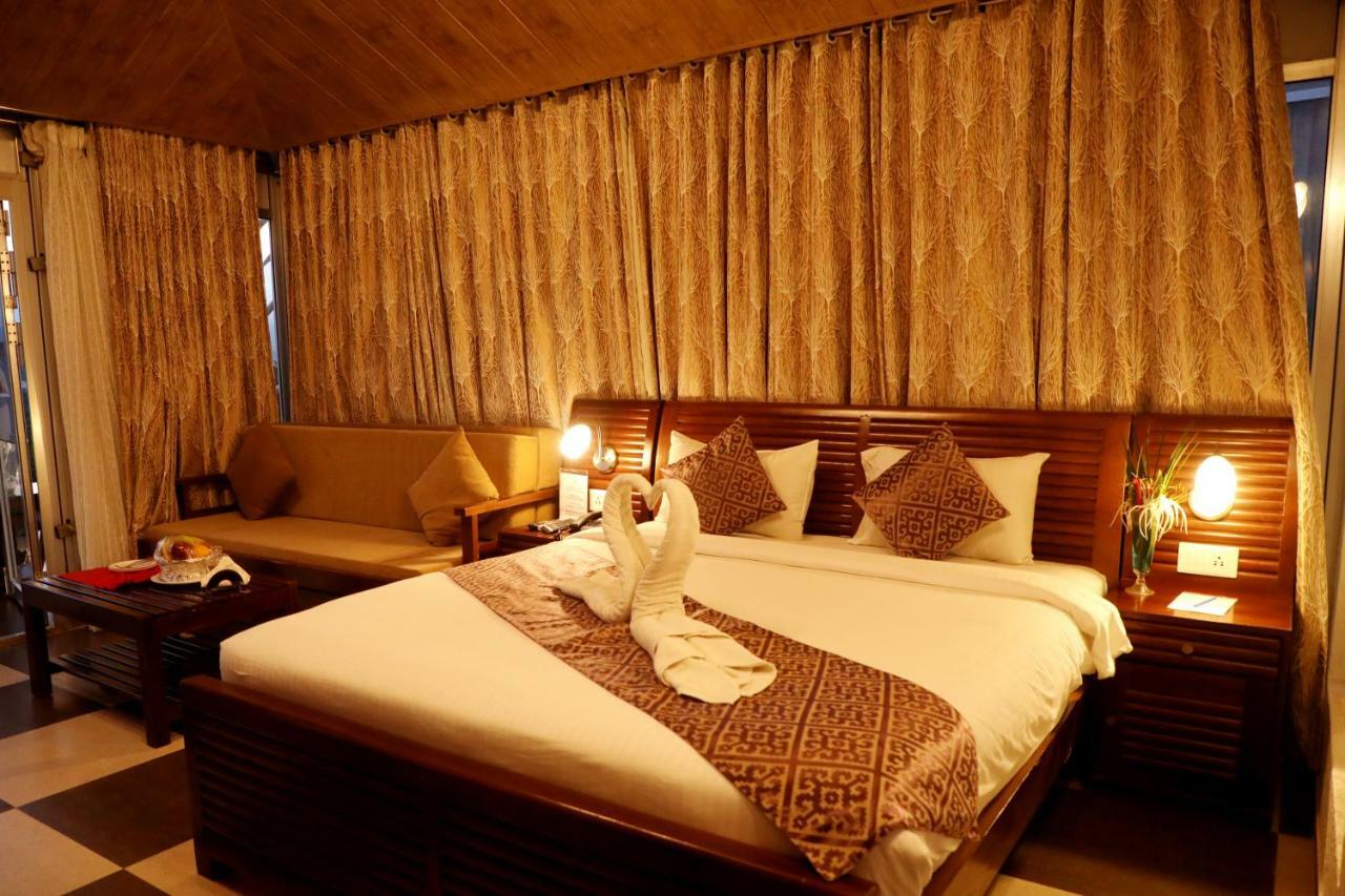 Sunnys World Hotel ปูเน่ ภายนอก รูปภาพ