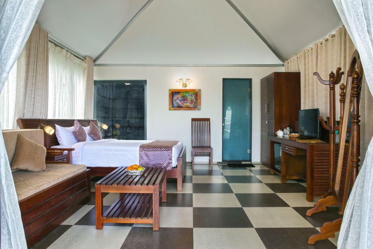 Sunnys World Hotel ปูเน่ ภายนอก รูปภาพ