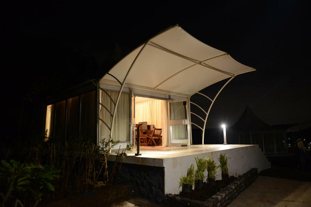 Sunnys World Hotel ปูเน่ ภายนอก รูปภาพ