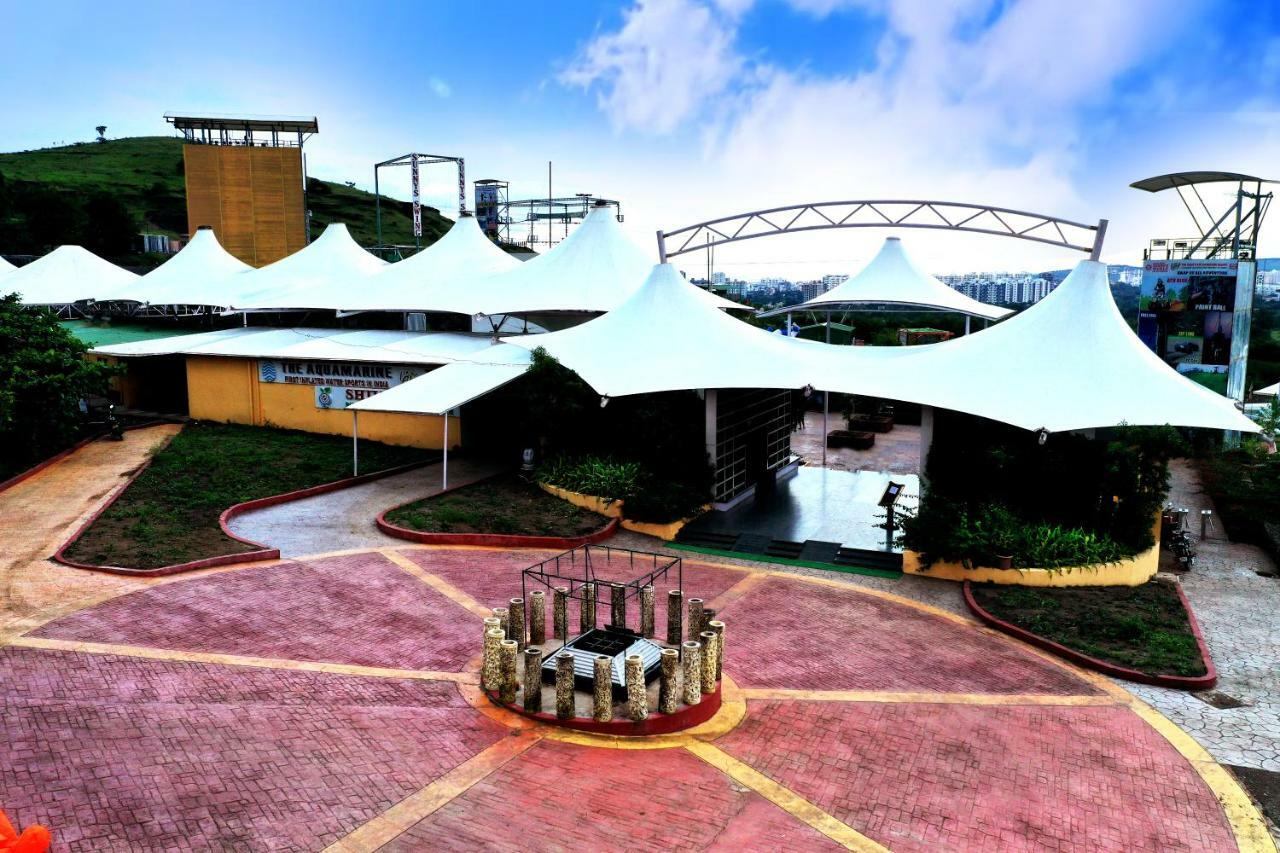 Sunnys World Hotel ปูเน่ ภายนอก รูปภาพ