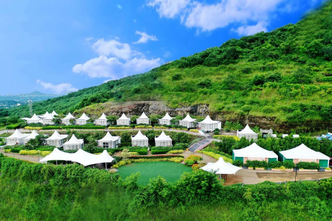 Sunnys World Hotel ปูเน่ ภายนอก รูปภาพ