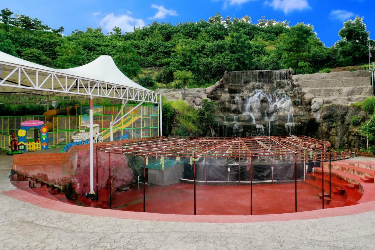 Sunnys World Hotel ปูเน่ ภายนอก รูปภาพ