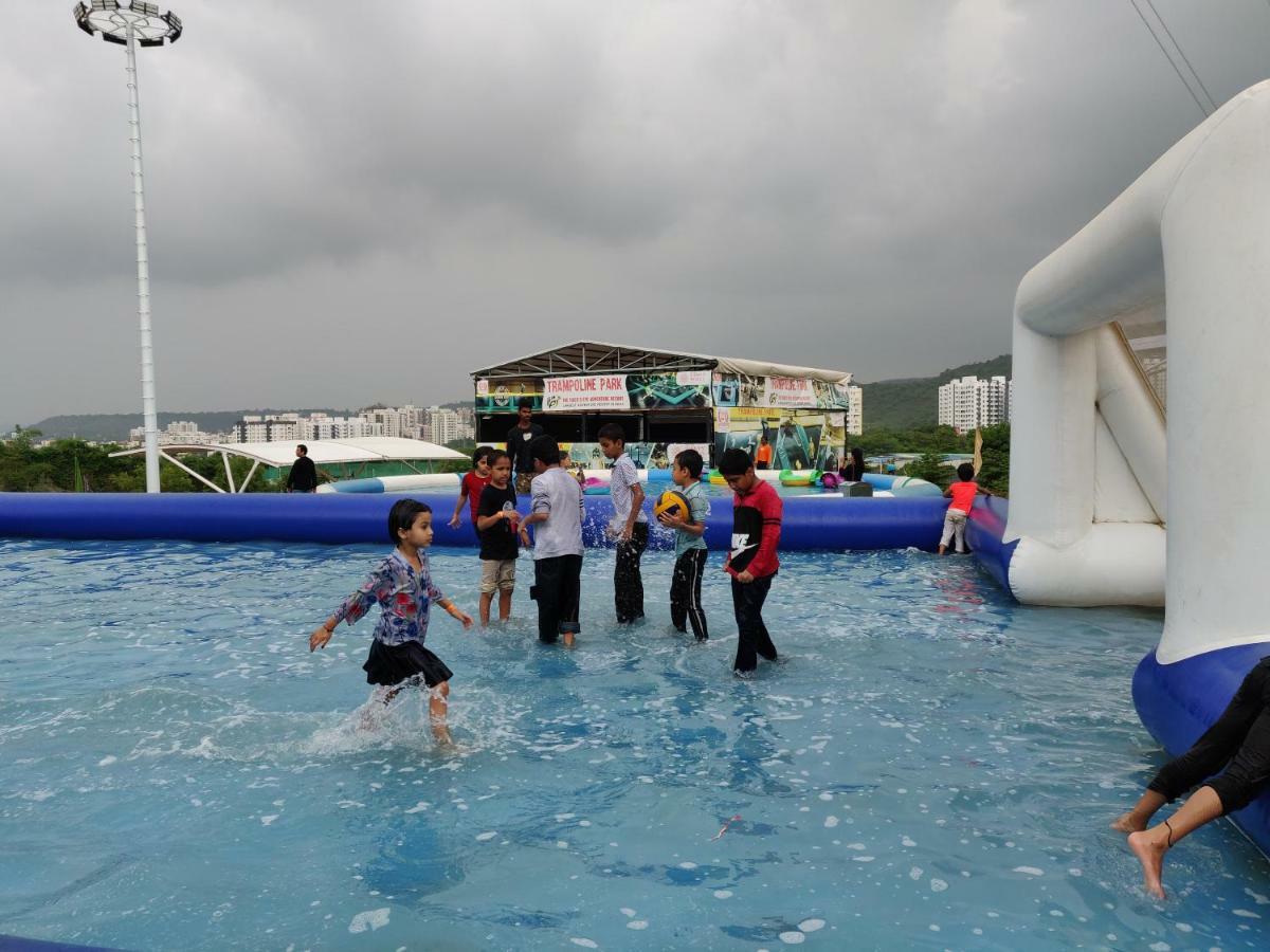 Sunnys World Hotel ปูเน่ ภายนอก รูปภาพ