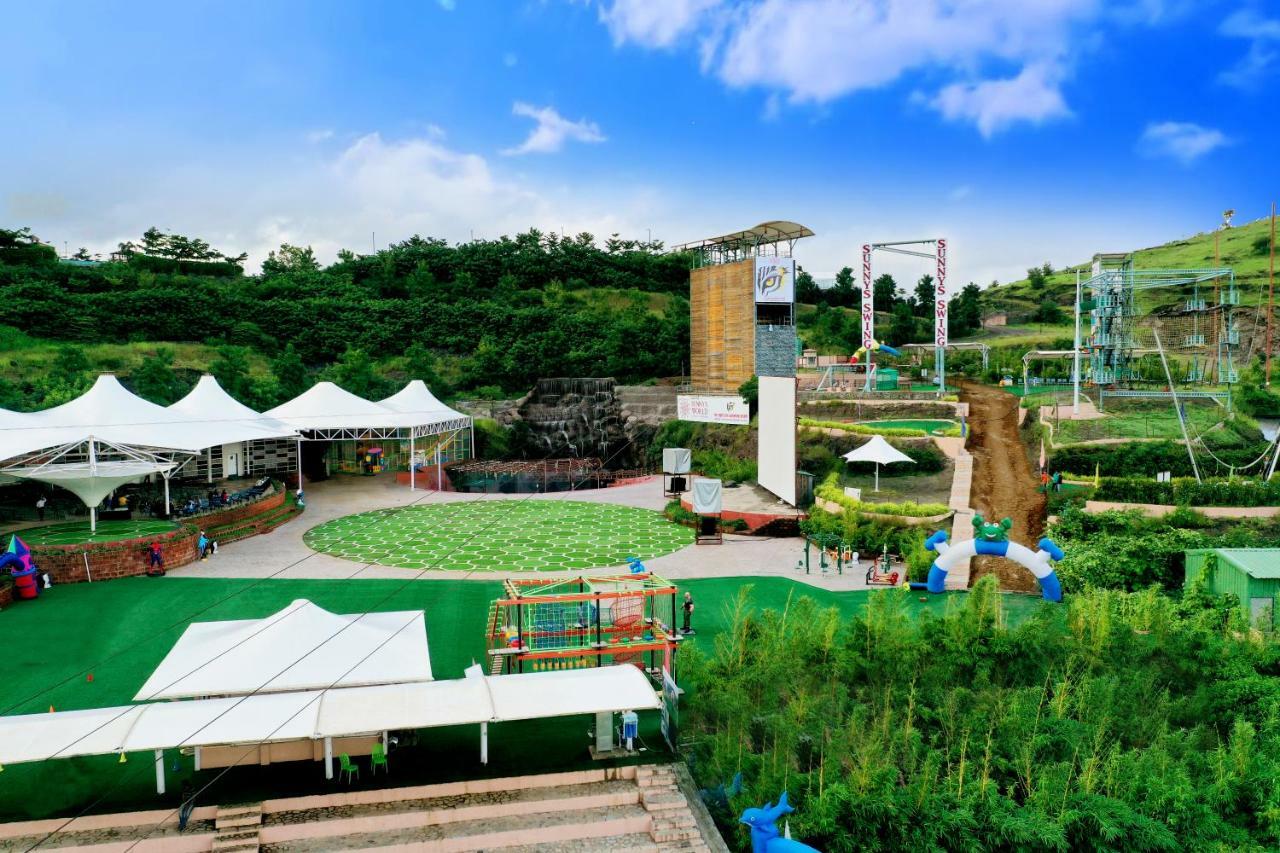 Sunnys World Hotel ปูเน่ ภายนอก รูปภาพ