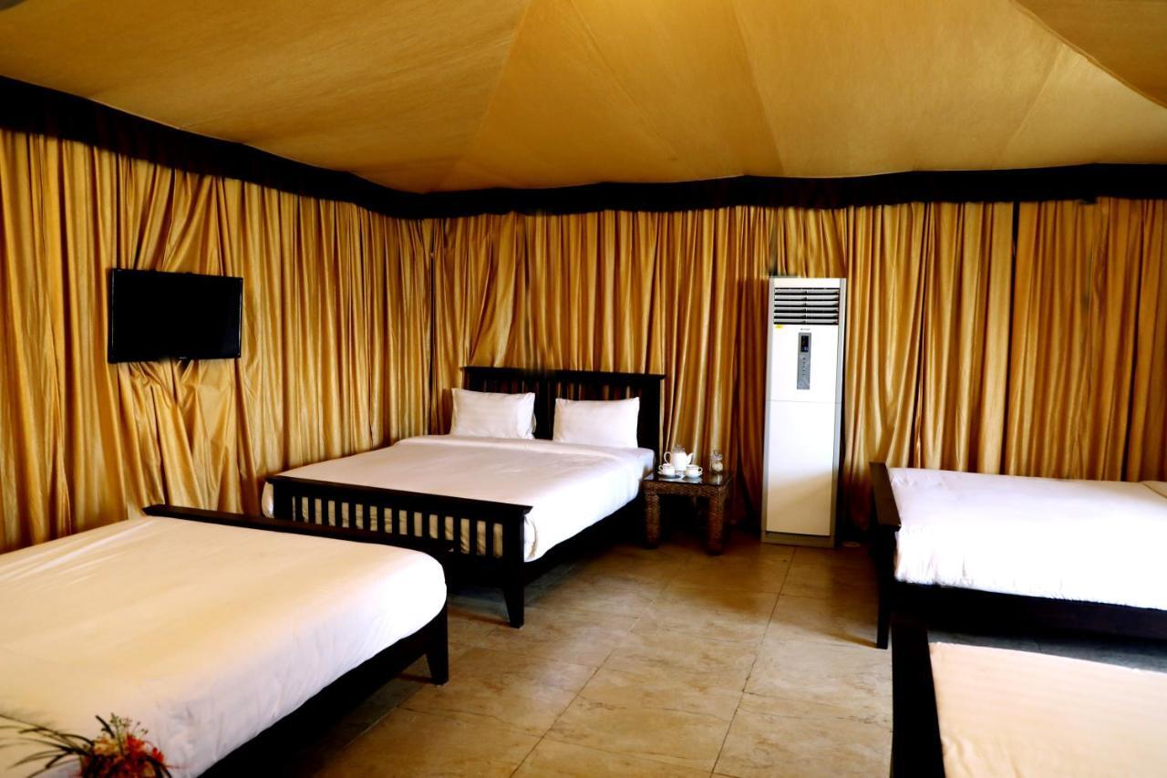 Sunnys World Hotel ปูเน่ ภายนอก รูปภาพ
