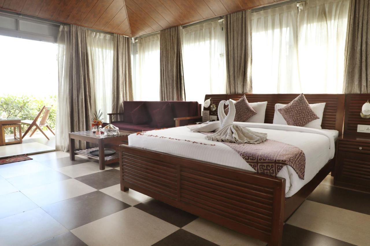 Sunnys World Hotel ปูเน่ ภายนอก รูปภาพ